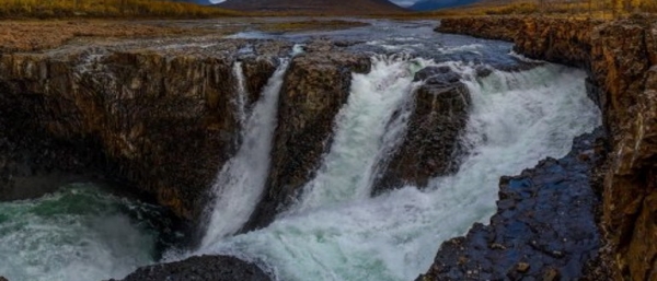 Где находится Тальниковский водопад и в чем его особенности