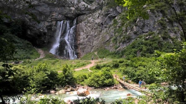 Гегский водопад на карте Абхазии — невероятная мощь на фоне великолепной природы
