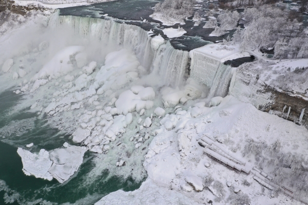 Ниагарский водопад замерз впервые за 100 лет