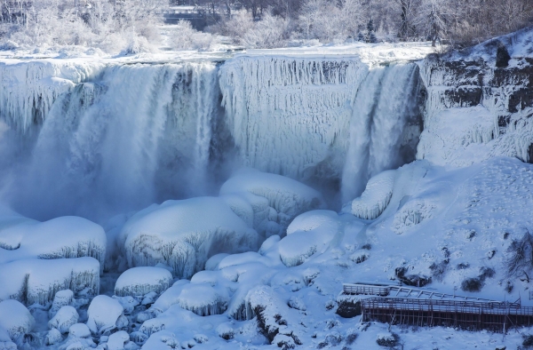 Ниагарский водопад замерз впервые за 100 лет