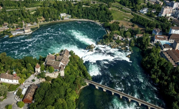 Рейнский водопад в Швейцарии: где находится, как добраться, что посмотреть