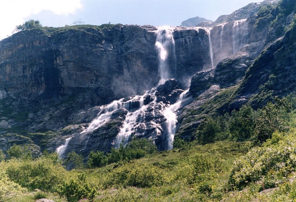 Софийские водопады в Архызе: чем интересны и как добраться