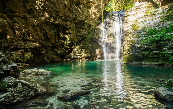 Загадочные и самые красивые водопады в Абхазии